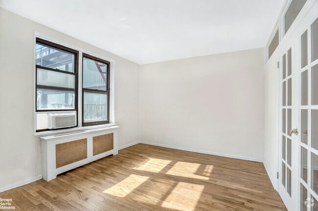 Building Photo - 1420 York Ave Rental
