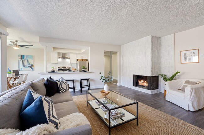 425 Coronado Ave