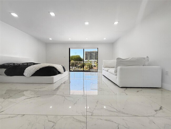 Photo - 1650 NE 115th St Unit 207