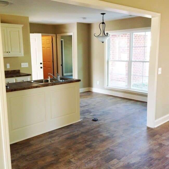Photo - 813 Maple Dr