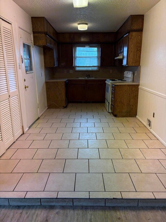 Photo - 3702 54th St