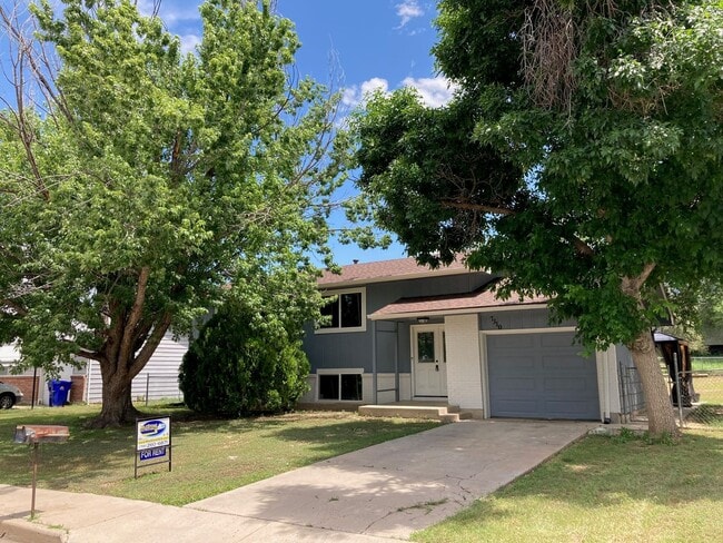 Newly Remodeled 4 Bedroom with AC! - Newly Remodeled 4 Bedroom with AC! House