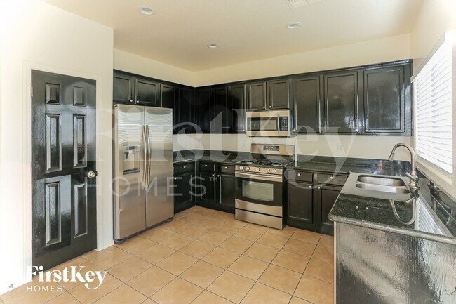 Photo - 718 S 124th Ave