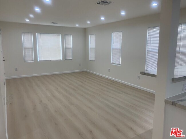 Photo - 1258 N Detroit St