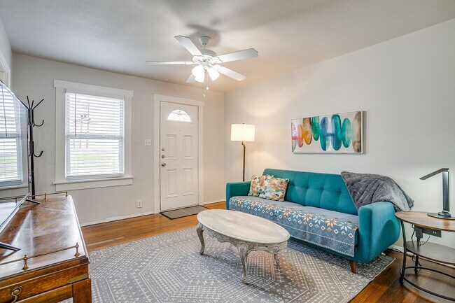 1600 Belle Pl