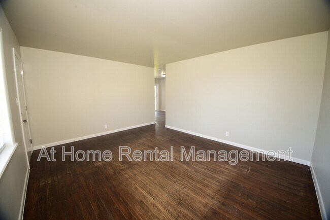 Photo - 10219 E 7th St