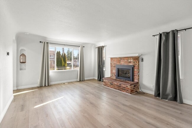 Photo - Well-Maintained Tacoma Brick home in Convenient Location