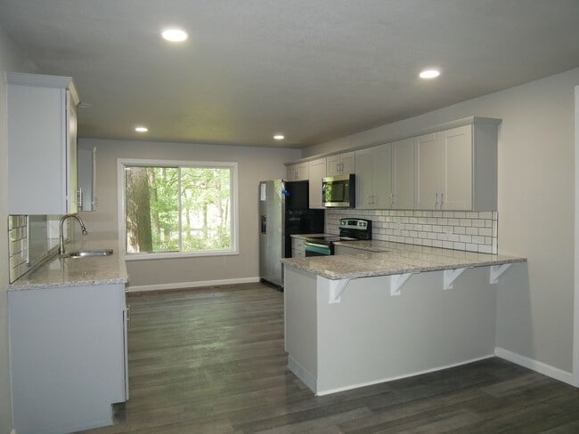 Photo - Gorgeous 4 bedroom, 2.5 bath House on a 1 ...