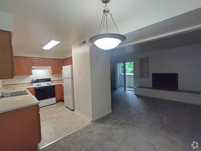 Building Photo - 600 Reusens Rd Rental