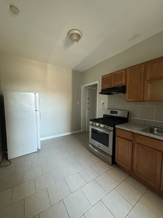 196 Roseville Ave 2 - 205 Roseville Ave Apartments Unit 2