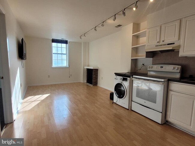 Photo - 2015 Chestnut St Apartment Unit 2F