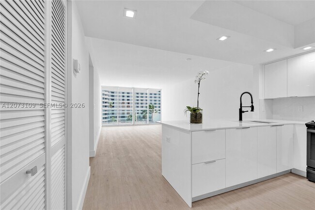 Photo - 5600 Collins Ave Unit 6A
