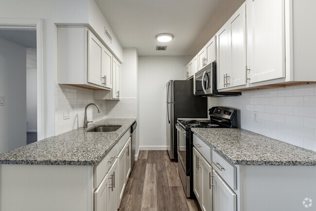1BR, 1BA - 600SF