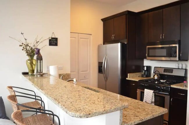 Photo - 918 W Belmont Ave Unit 403