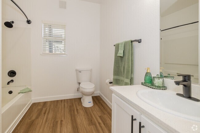 1BR, 1BA - 761SF - Bathroom