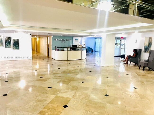 Photo - 1000 Parkview Dr Unit 605