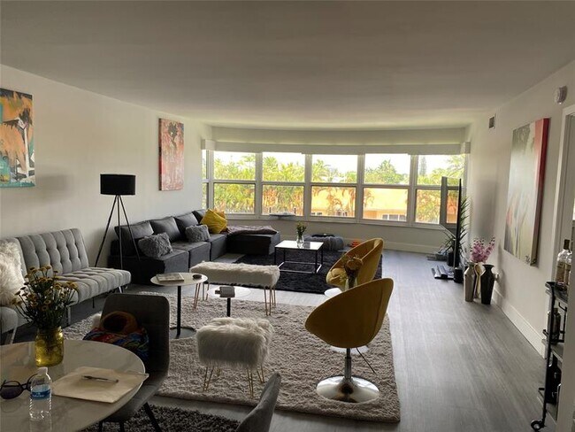 Photo - 3031 NE 51st St Unit 305W