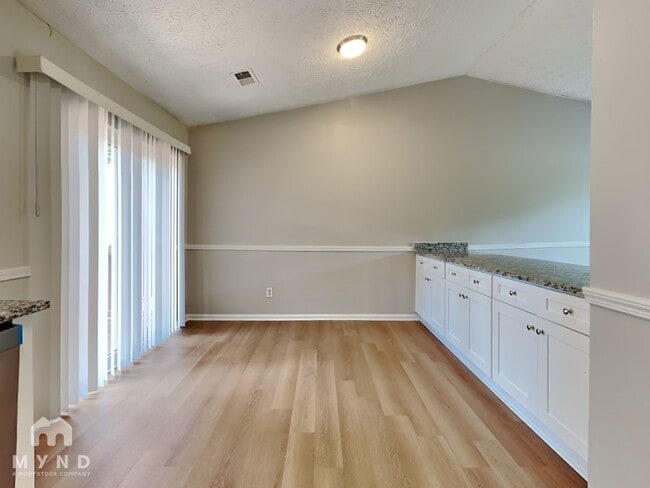 Photo - 2262 New Castle Cir