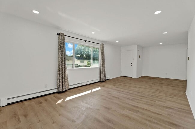 Photo - APARTMENT FOR LEASE - 2BD 1BTH NEWLY RENOVATED