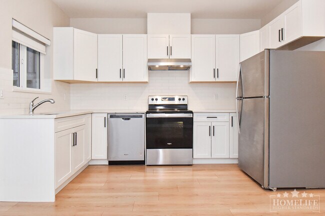 Photo - Bright & Spacious ­– 2 Bed / 1 Bath Baseme... Unit Basement