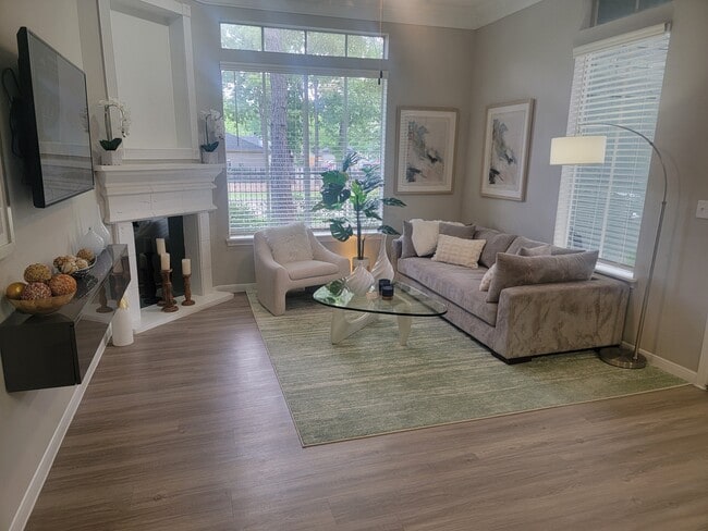 Spacious 1BR,1 BA-663 SF @ Mallard Creek Kingwood