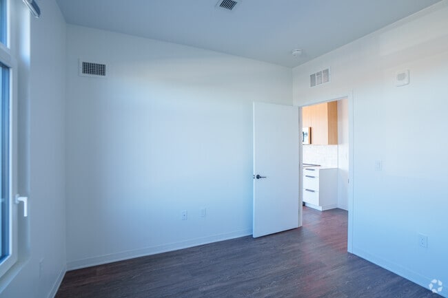 2BR, 2BA - 744SF - Bedroom