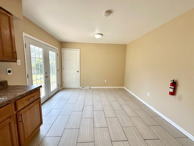 Photo - 200 Rugby St