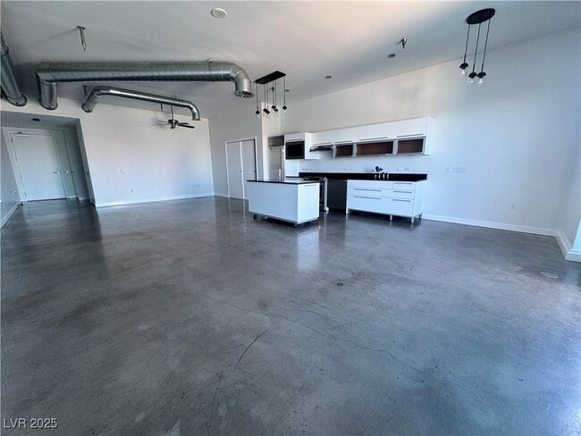 Building Photo - 200 Hoover Ave Unit 812