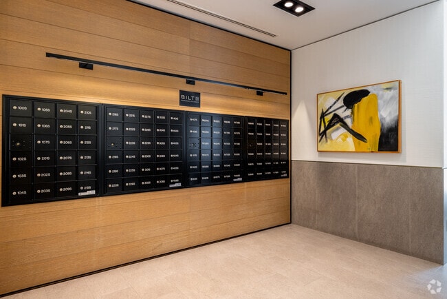 Vestíbulo sur - The Shipyard