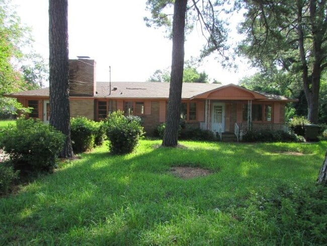 Building Photo - Close to Downtown Sumter