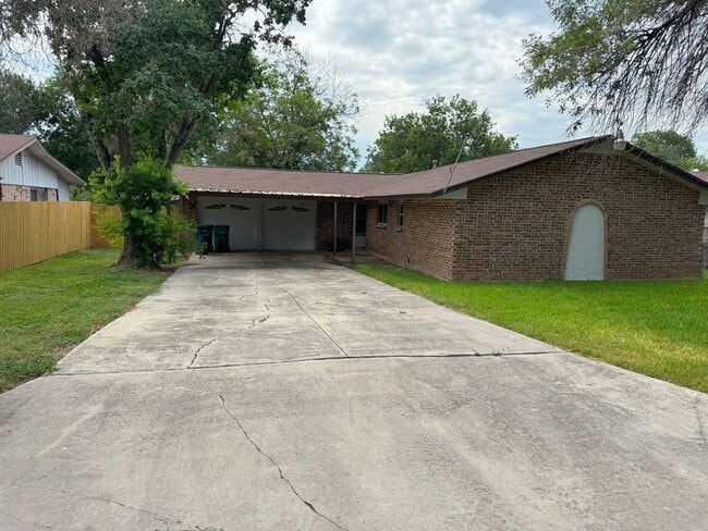 Building Photo - 102 Dalewood Dr Rental
