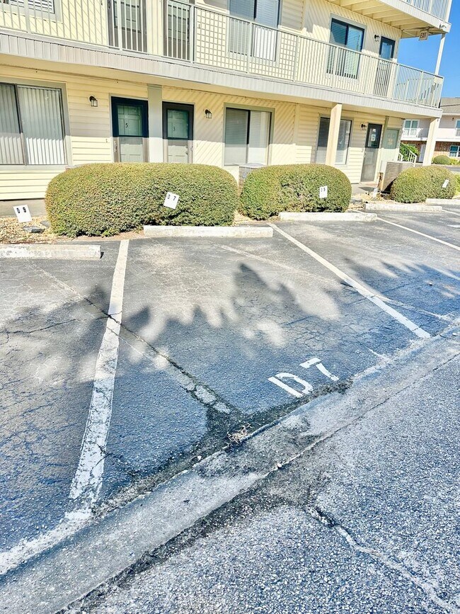 Photo - Nice 1 bedroom condo for rent in Miramar Beach w/ a community pool!