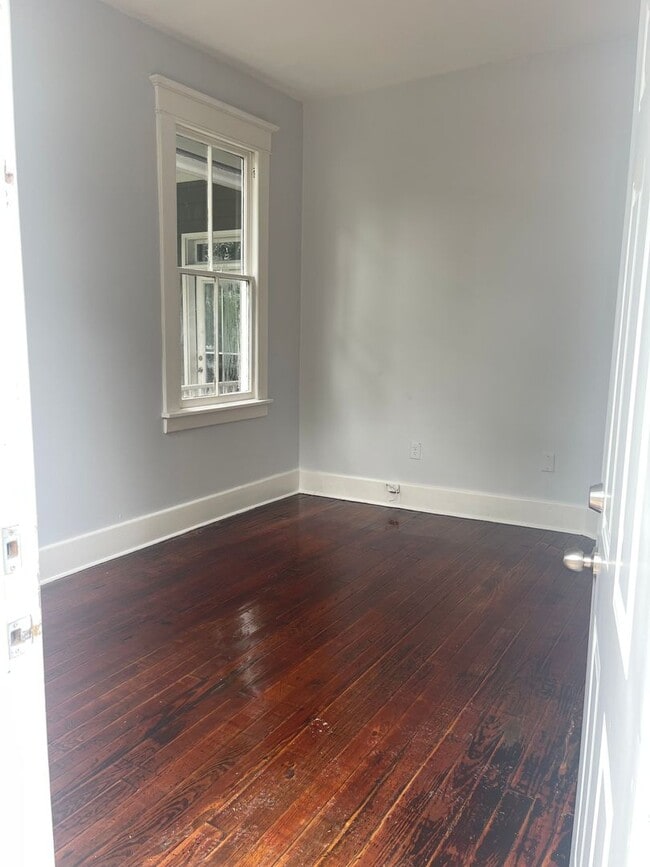 Photo - Newly Renovated Tri-Plex Near Forsyth Unidad C