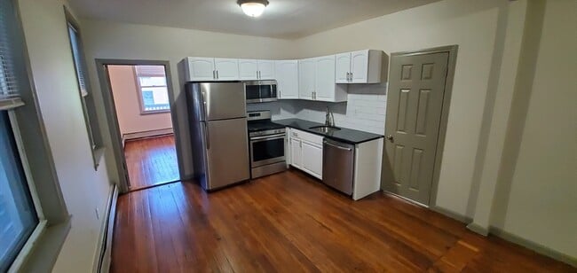 Photo - 195 Maverick St Unit 2L