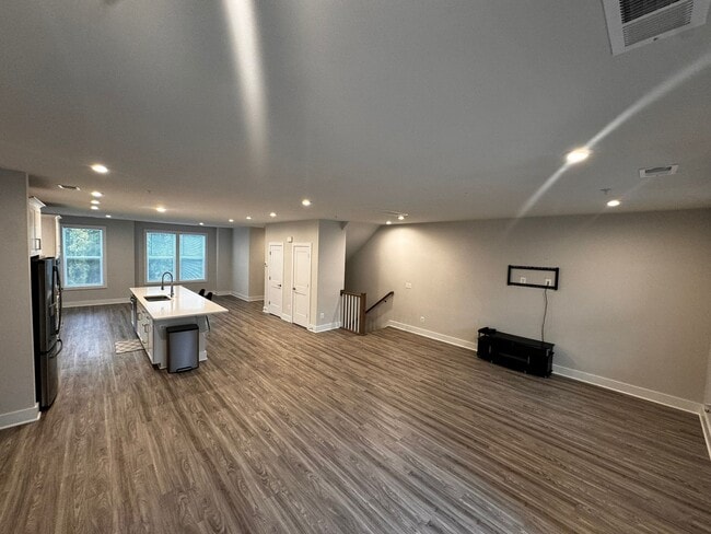 Photo - 654 Noush Ct