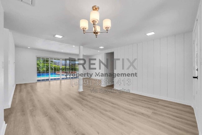 Photo - 1920 Oakwood Ave