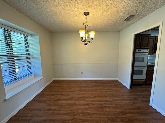 Photo - 807 Bass Cir