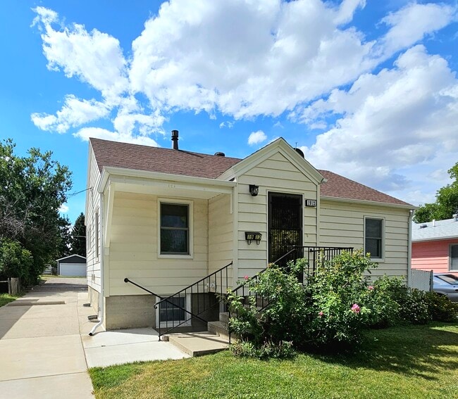 Building Photo - 1912 7th Ave S Unit #2