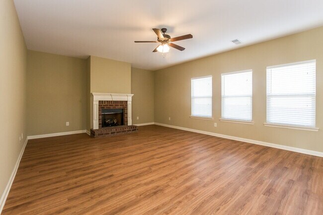 Photo - 40 Hamil Ct NW