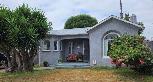 Building Photo - 2031 S Curson Ave Rental