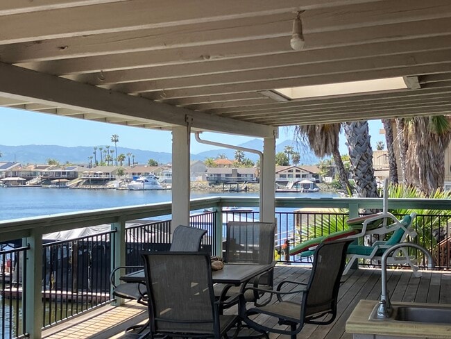 Expansive deck with ideal exposure - 5090 Discovery Pt Rental