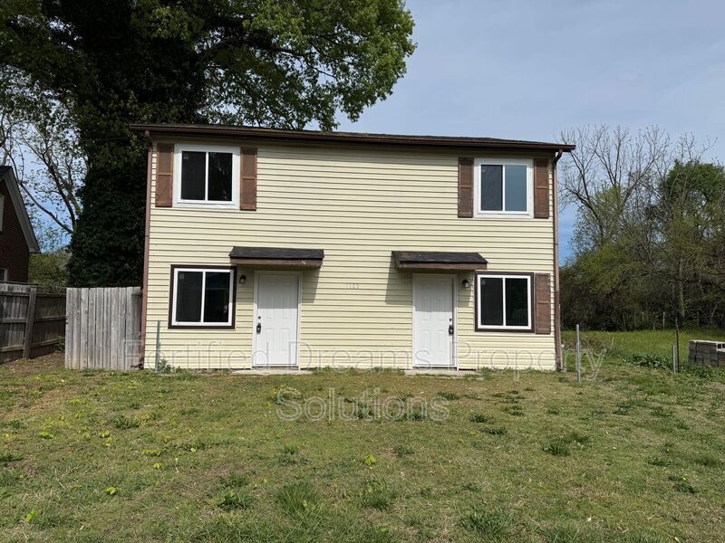 Photo - 1102 Campbell St