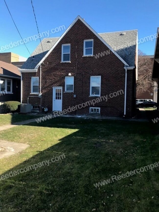 Photo - 1944 Davis Ave