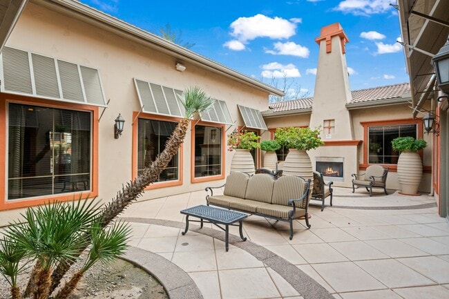 Courtyard - Wyngate Apartments