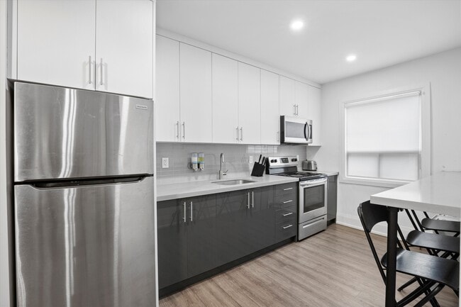 Photo - 595 St Clair Ave W Unité 12