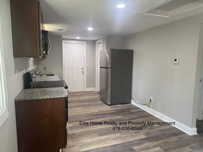 2032 Lowe St Unit B