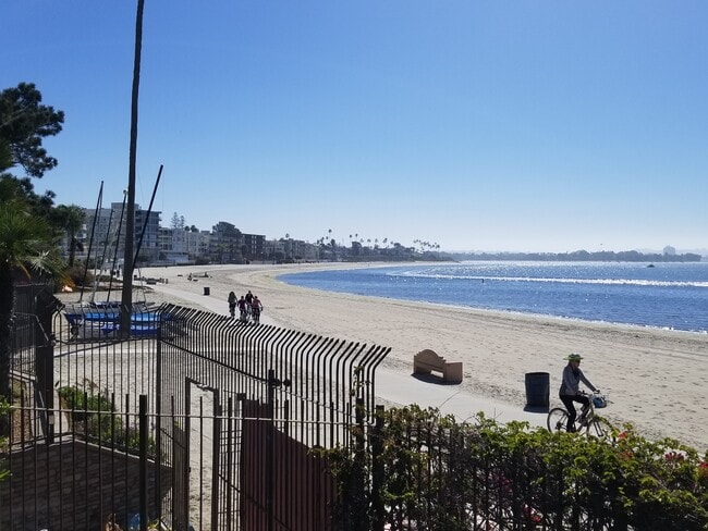 Photo - Mission Bay (Sail Bay) Crown Point 2bed 2bath 1625 sqft, Water View