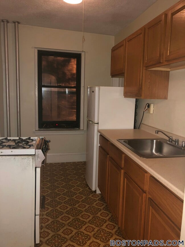 Photo - 349 Pleasant St Unit B3-4