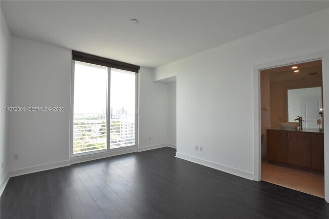 Photo - 315 NE 3rd Ave Unidad 901