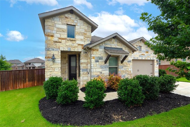 Photo - 501 Sixpence Ln House